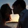 Os recém-casados Carol Castro e Raphael Sander em clima apaixonado durante viagem de lua de mel