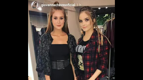 Marina Ruy Barbosa posa com Giovanna Chaves, que brinca em rede social nesta quarta-feira, dia 26 de abril de 2017