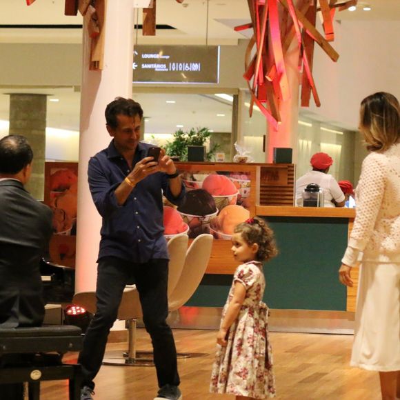 Minna, filha de Guilhermina Guinle, ficou encantada ao ver apresentação de pianista em shopping