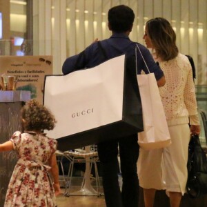 A família aproveitou o passeio para fazer compras também