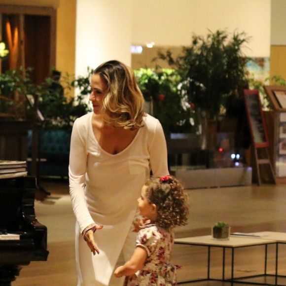 Minna, filha de Guilhermina Guinle, curtiu apresentação de pianista em shopping da Barra da Tijuca