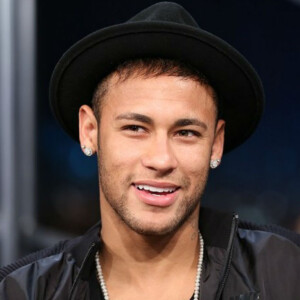 Neymar não está jogando pois está cumprindo a suspensão de três jogos