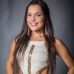 'Não tenho problema nenhum com o meu corpo, mas em respeito a eles, prefiro não fazer esse tipo de fotos', garantiu a ex-BBB Emilly