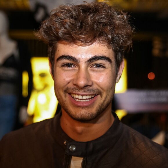 Rafael Vitti explica ausência em redes sociais: 'Eu sou péssimo em redes sociais e meu 3G é horrível. É o mesmo plano desde 'Malhação' e é meio que de propósito por que eu me obrigo a não ficar muito nas redes sociais por não ter o plano, mas também me prejudico em muitas coisas'