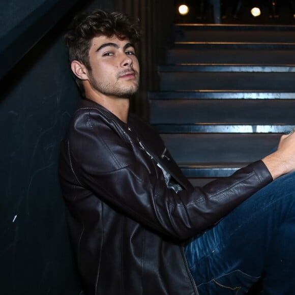 Rafael Vitti pede desculpas à fãs pela ausência: 'Minhas fãs são bravas comigo por que eu sou uma pessoa que parece que não nasci nessa época. Elas sentem falta de mim'