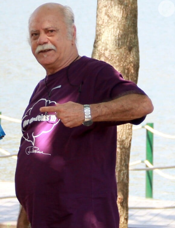 Tonico Pereira tem uma linha de camisetas que vende em um stand no bairro de Botafogo, no Rio de Janeiro