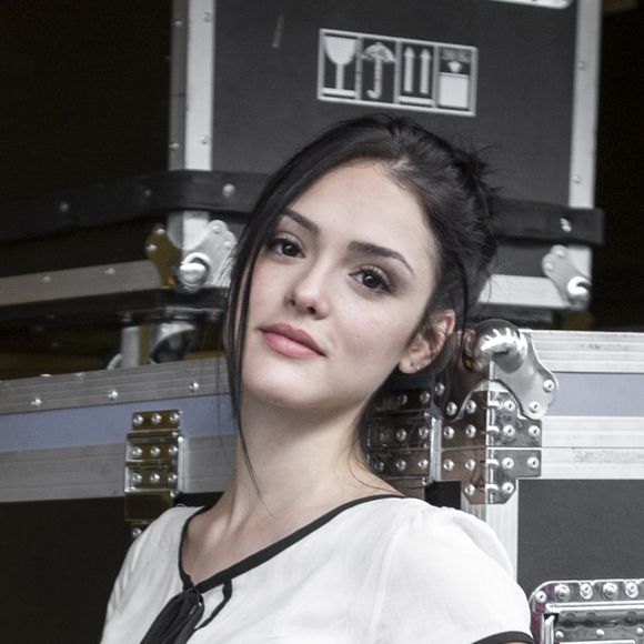 Isabelle Drummond também recorre à exercícios e aulas de balé e dança para manter a boa forma