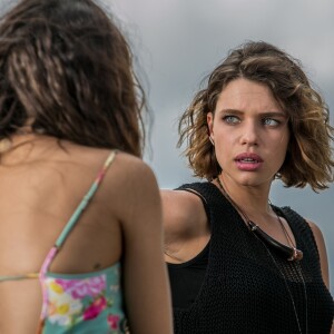 Cibele (Bruna Linzmeyer), junto de Shirley (Michelle Martins), planeja vingança para estragar a felicidade de Ruy (Fiuk) e Ritinha (Isis Valverde), na novela 'A Força do Querer'