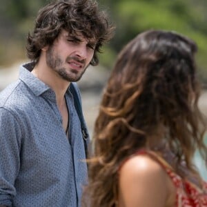 Ruy (Fiuk) conta para Ritinha (Isis Valverde) que Cibele (Bruna Linzmeyer) também está esperando um filho seu, na novela 'A Força do Querer'