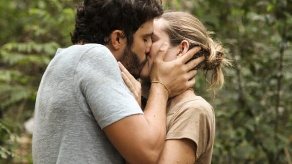 'Além do Horizonte': William salva Lili e os dois se beijam; veja fotos