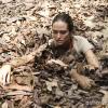 Lili (Juliana Paiva) cai na 'lama gulosa' e começa a afundar, em 'Além do Horizonte'