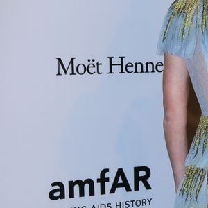 O vestido Gucci de Fiorella Mattheis para o baile de gala da amfAR custa R$ 205 mil