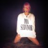 Ke$ha deixou a reabilitação após dois meses se tratando de distúrbios alimentares. Ela publicou no Twitter esta foto escrito: 'Sou uma sobrevivente', em sua camisa. Em 7 de março de 2014