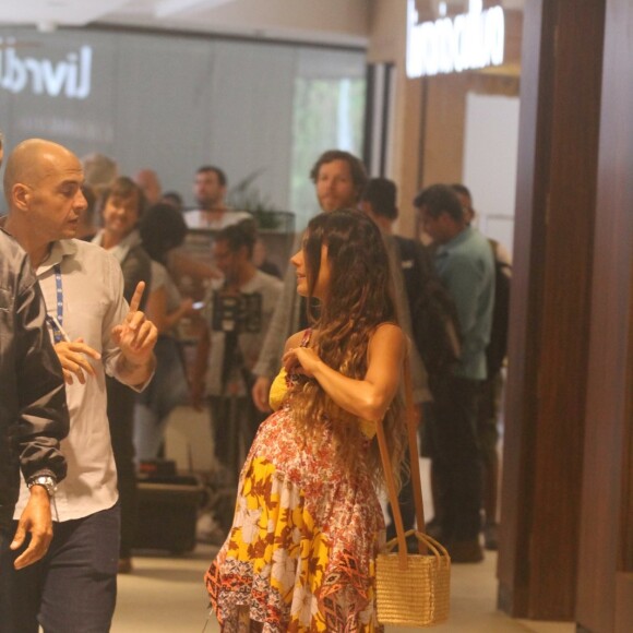 Isis Valverde usou uma barriga falsa para gravar cenas de 'A Força do Querer'