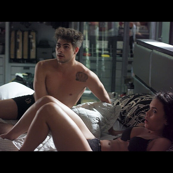 Giovana Cordeiro teve cenas de lingerie como Stefany na novela 'Rock Story'