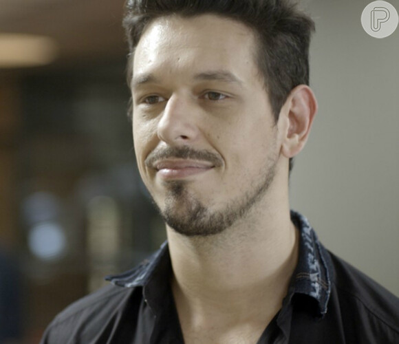 Lázaro (João Vicente de Castro) faz provocações a Gui (Vladimir Brichta) por estar com Diana (Alinne Moraes), na novela 'Rock Story'