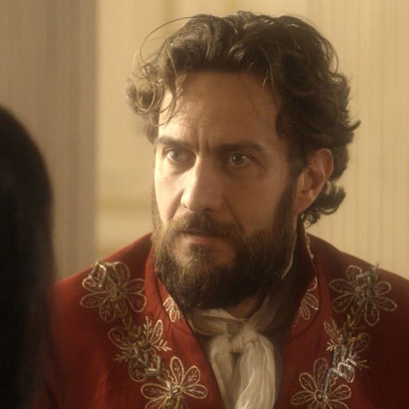 Thomas (Gabriel Braga Nunes) diz a Anna (Isabelle Drummond) que Joaquim (Chay Suede) fez intrigas contra ele, na novela 'Novo Mundo'