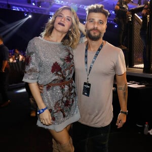 Bruno Gagliasso e Giovanna Ewbank posam orgulhosos após evento de MMA