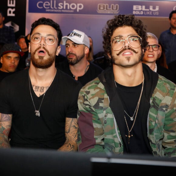 Caio Castro, Felipe Titto e Leo Picon são fotografados enquanto assistiam as lutas de MMA no Fight2Night, em Foz do Iguaçú, no Paraná