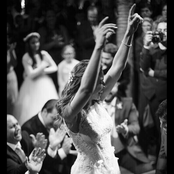 Patricia Abravanel reuniu amigos e parentes ao oficializar a união com Fábio Faria