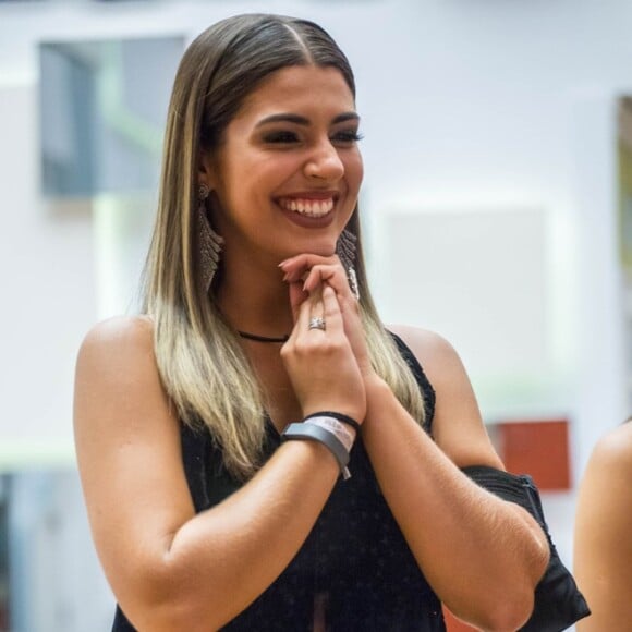 Ex-BBB Vivian Amorim nega que tenha ficado com alguém do meio artístico: 'Nunca fiquei com famoso, já fiquei com gente do meio, que trabalha, mas tem poucos seguidores, mas nunca com cantor ou ator'