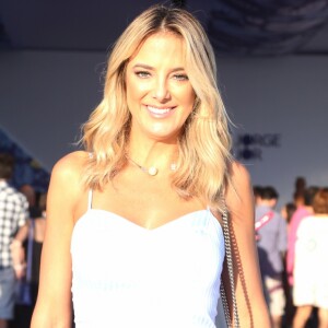 'Faz 7 meses que estou solteira e depois de muito tempo. Sempre emendei uma relação na outra, gosto de ter vínculo. Pela primeira vez estou curtindo essa fase 'eu comigo mesma''. Agora, para eu namorar, vai ter que valer muito a pena porque estou feliz assim', disse Ticiane Pinheiro