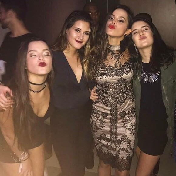 Ex-BBB Emilly se tornou amiga das gêmeas Bia e Laura Bonemer após se tornar campeã do 'BBB17'