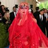 'Medo de ir na cozinha de madrugada e encontrar Katy Perry no red carpet lá'', brincou um internauta