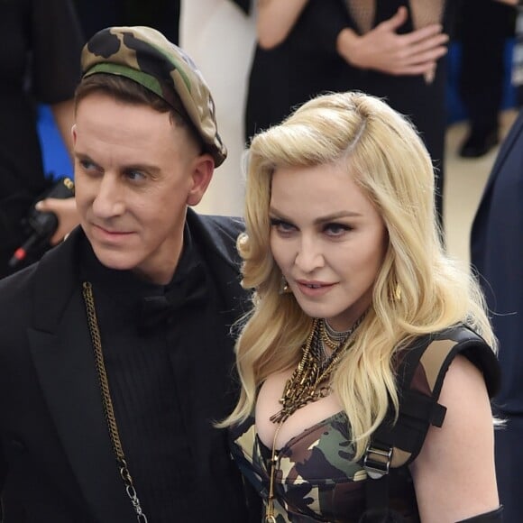 Madonna aumentou a família ao adotar duas meninas no Malauí