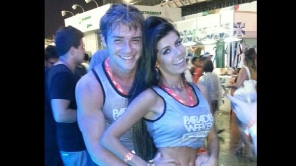 Thor Batista entra em camarote no Rio com namorada e amigos após pagar R$ 35 mil