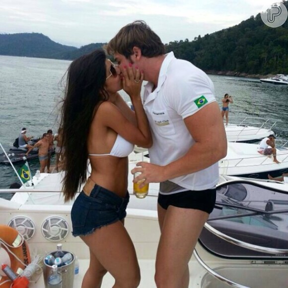 Thor Batista e Paola Leça oficializou o namoro com a estagiária e modelo