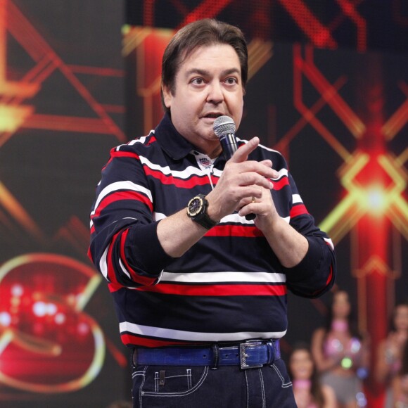 Fausto Silva já rebateu críticas sobre looks no programa 'Domingão do Faustão'