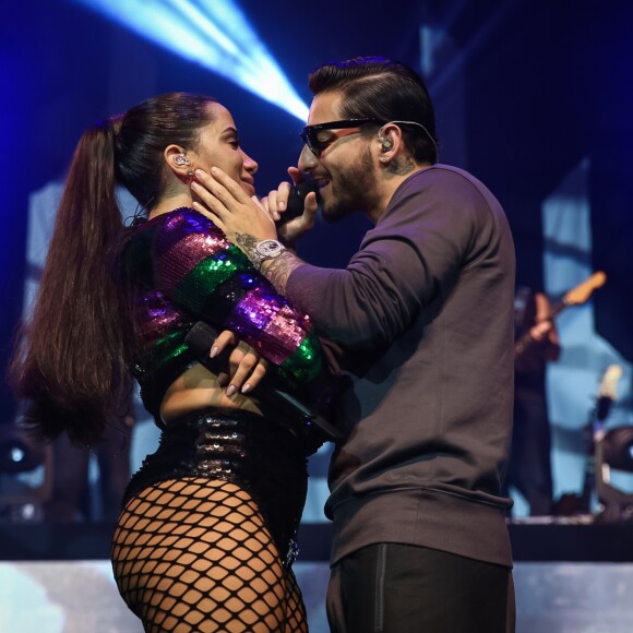 Anitta e Maluma se apresentaram no Rio de Janeiro com direito a selinho no palco 