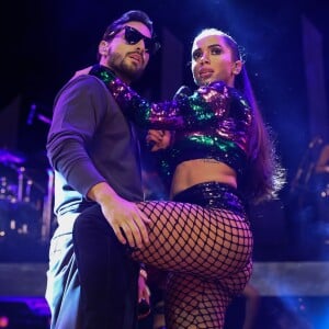 Anitta​ realizou um show em São Paulo e recebeu o cantor colombiano Maluma​