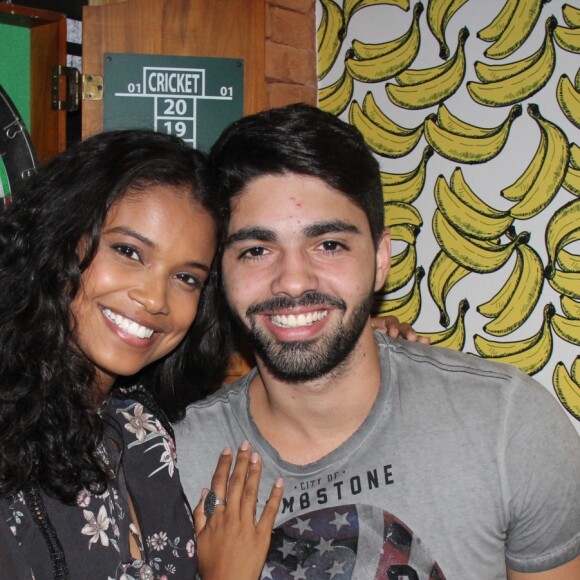 Aline Dias já revelou que o namorado ficou em choque quando ela disse que estava grávida