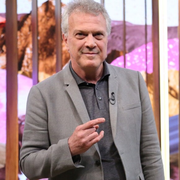 'Caiu uma bomba perto de mim (há 20 metros dele) e eu perdi a capacidade de ouvir graves e agudos, não escuto tão bem desse lado', justificou Pedro Bial