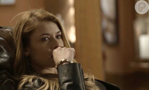 Diana (Alinne Moraes) foi desmascarada pelo próprio pai em 'Rock Story'. A filha de Gordo armou um falso aborto na trama