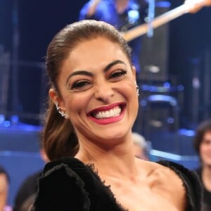 Juliana Paes indicou outra mudança que a meditação lhe trouxe: 'Atualmente consigo rir e rir muito mais. Sorrio demais mesmo'