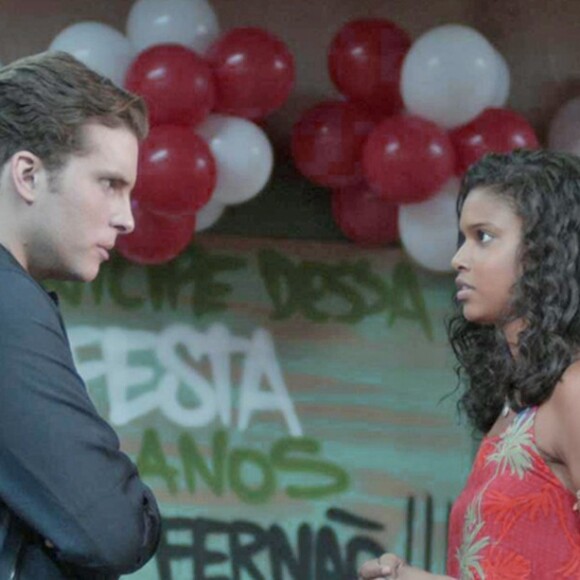 'Existiu um movimento que era para eu chutar o Thiago Fragoso, a Joana chutava o Caio. Fui eu mesma que fiz porque não tinha queda', conta Aline Dias