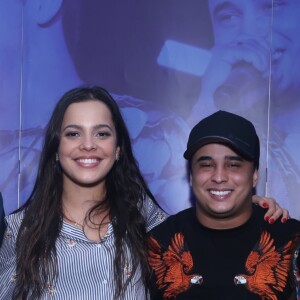 Emilly e Mayla posaram com a dupla Matheus & Kauan, no Barra Music, na Zona Oeste do Rio de Janeiro, na noite desta quinta-feira, 4 de maio de 2017