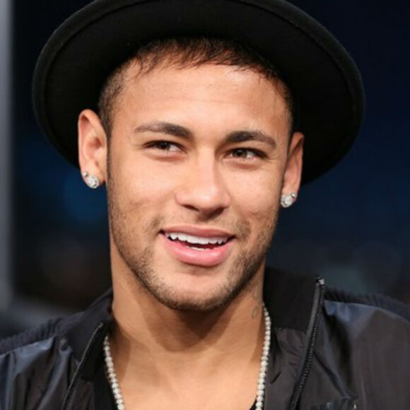 Neymar cantou em homenagem a Almir Guineto, morto aos 70 anos, por problemas renais e de diabetes