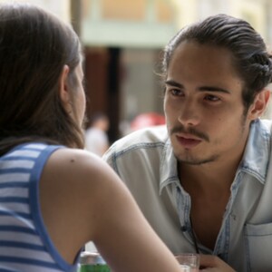 Luana (Joana Borges) conta Nicolau (Danilo Mesquita) que está grávida e ele fica chocado, na novela 'Rock Story'
