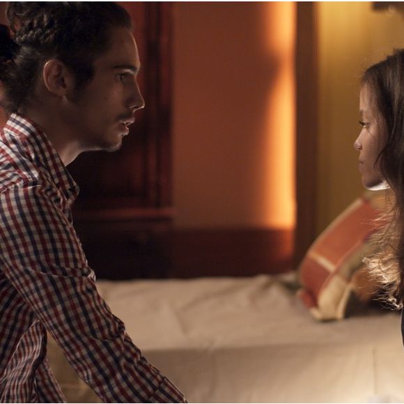Nicolau (Danilo Mesquita) está lutando contra o câncer, com o apoio de Luana (Joana Borges), na novela 'Rock Story'