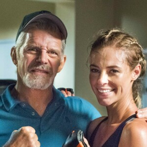 Jeiza (Paolla Oliveira) desabafa com Alan (Raul Gazolla) sobre a briga com Zeca (Marco Pigossi), na novela 'A Fora do Querer'