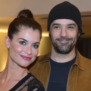 Alinne Moraes aparece em foto ao lado de Pedro e do marido, Mauro Lima