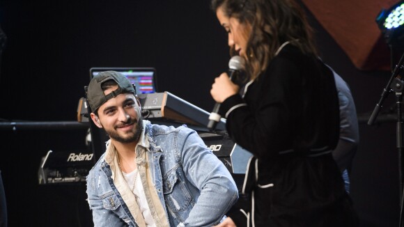 Maluma troca olhares com Anitta na TV e web vai à loucura: 'Olha esse casalzão'