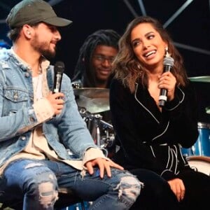 'Conhece muito bem, sim', conserta Anitta após fala de Maluma