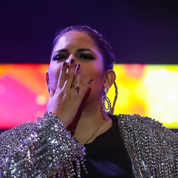 Marília Mendonça chorou durante show no Anhembi, na noite deste sábado, 6 de maio de 2017