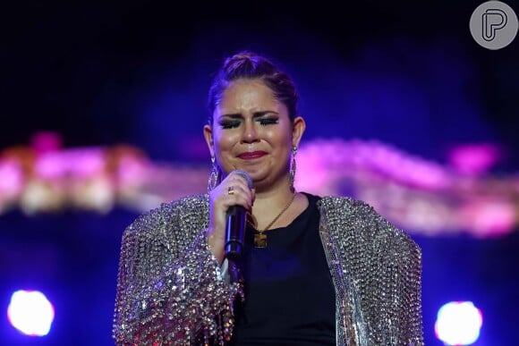 Marília Mendonça chorou durante show no Anhembi, em São Paulo na noite deste sábado, 6 de maio de 2017