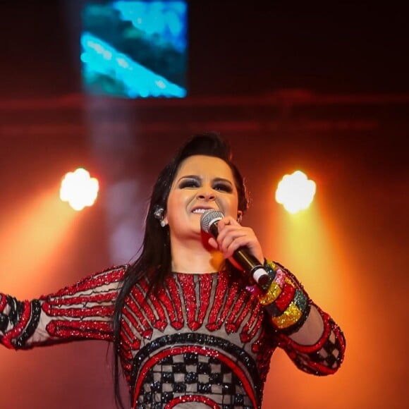 Show da dupla Maiara & Maraísa aconteceu embaixo de chuva, no Anhembi, em São Paulo, na noite deste domingo, 6 de maio de 2017